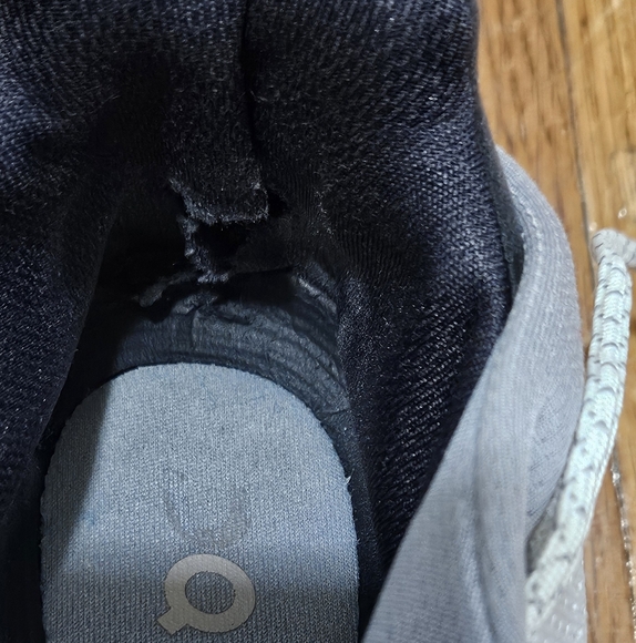 On Running Women's Black and White Sneakers Size 8.5 - Picture 15 of 16